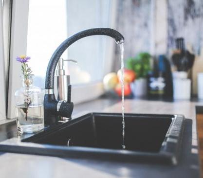 tap_black_faucet_kitchen_sink_interior_design_modern-723004.jpg!d