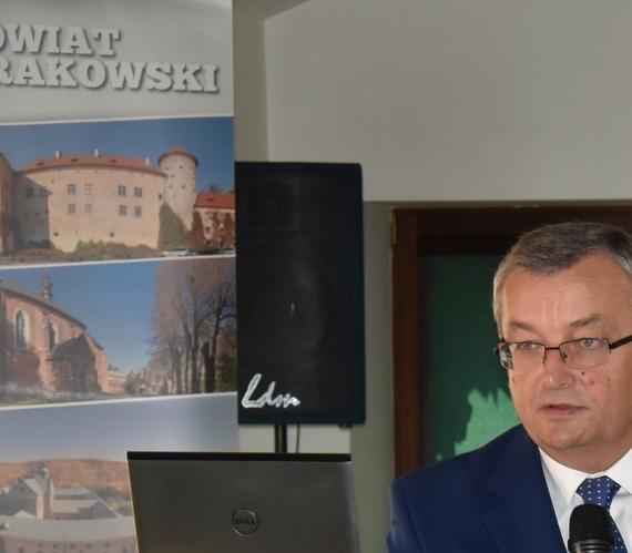 Fot. Minister Andrzej Adamczyk i wiceminister Tomasz Żuchowski prezentowali kodeks urbanistyczno-budowlany /Fot. MIiB