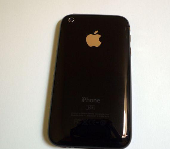 iPhone 3. Fot. inzynieria.com