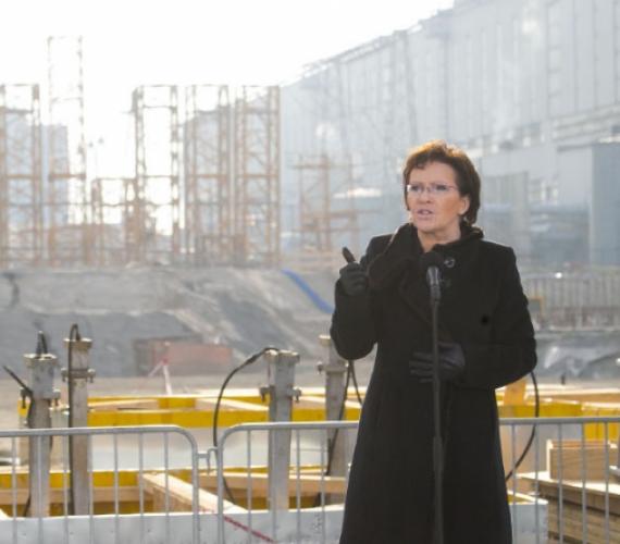 Premier Ewa Kopacz podczas uroczystości wmurowania kamienia węgielnego pod budowę nowych bloków energetycznych Elektrowni Opole. Fot. KPRM