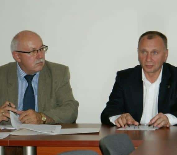 Podpisywanie umowy wykonawczej. Fot z archiwum Urzędu Marszałkowskiego Województwa Dolnośląskiego