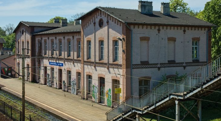 Dworzec w Dąbrowie Górniczej Ząbkowicach. Fot. Petr Štefek/wikimedia
