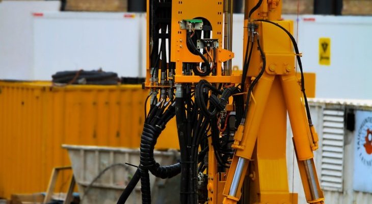 Węże przemysłowe i hydrauliczne. Fot. unsplash.com