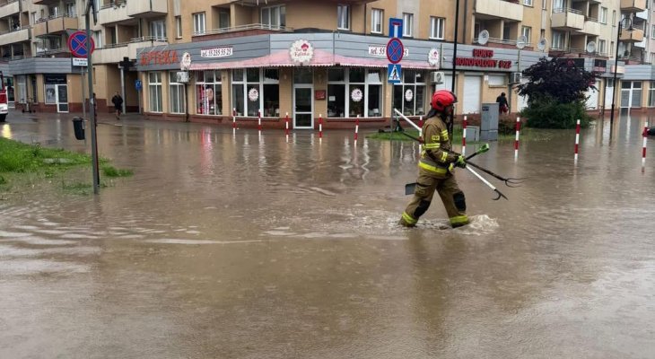 Elbląg podczas ulewnych opadów w lipcu 2025 r., gdy z brzegów wystąpiła Kumiela. Fot. UM Elbląg