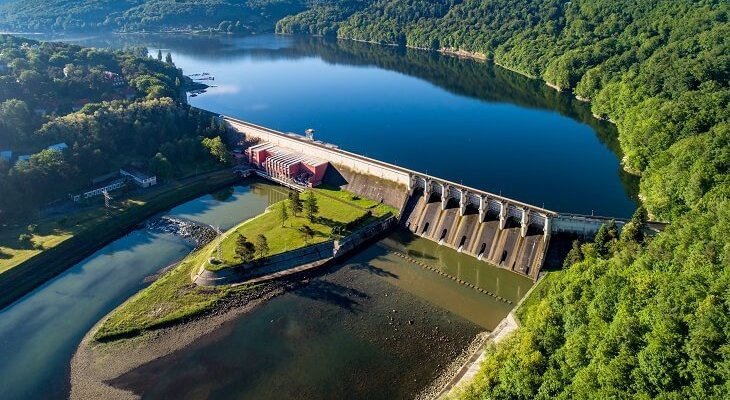 Jezioro Rożnowskie i elektrownia wodna na Dunajcu. Fot. nahlik/Adobe Stock