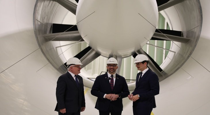Tunel aerodynamiczny T-3 po modernizacji. Od lewej: C. Szczepański, M. Kulasek, H.Cichocki. Fot. Centrum Łukasiewicz