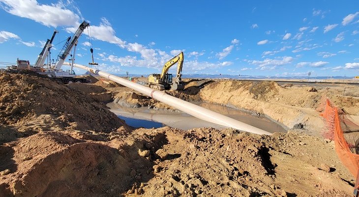 Budowa wielkośrednicowego rurociągu wodnego w zachodniej części USA – zdjęcie ilustracyjne. Fot. U.S. Bureau of Reclamation