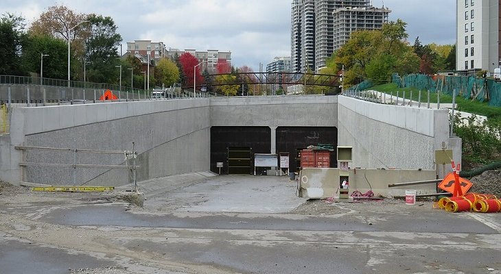 Tunel dla odcinku Jane Street do stacji Mount Dennis w Toronto. Fot. Transportfan70/Wiki Commons, CC BY 4.0; kadrowane