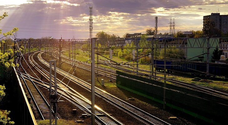 CPK informuje: jest pięciu kandydatów do budowy 14-kilometrowego odcinka KDP na trasie Warszawa-Łódź. Fot. Adobe Stock