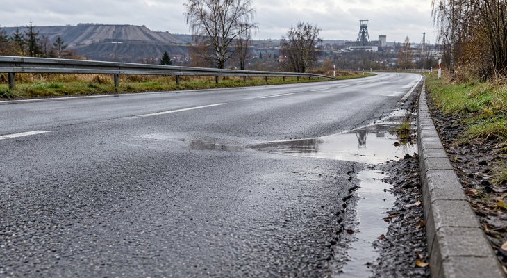 Podczas BiBKI 2026 dowiemy się, Jak eksploatacja górnicza zmienia geometrię drogi i jej odwodnienie. Fot. Wizualizacja wykonana za pomocą AI