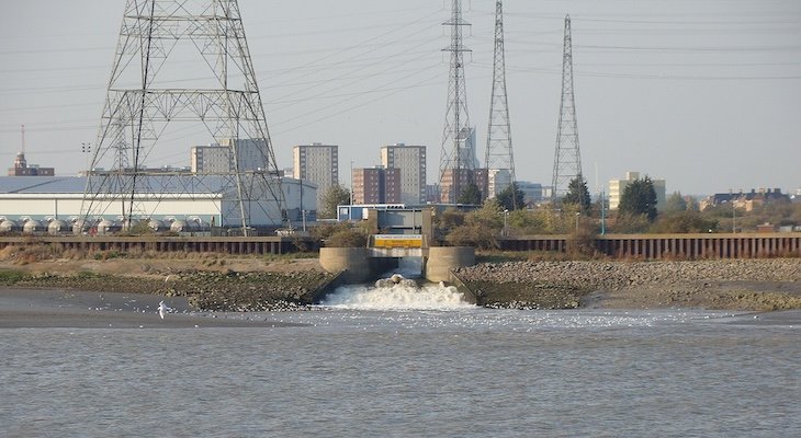 Brytyjski Thames Tideway Tunnel przechwycił już ponad 20 mln ton ścieków. Fot. Oczyszczalnia ścieków Becton. Aut. Robert Lamb, CC BY-SA 2.0