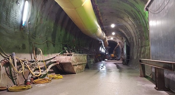 Budowa jednej z nitek tunelu bazowego Semmering w 2019 roku. Fot. Flexman, CC BY-SA 4.0