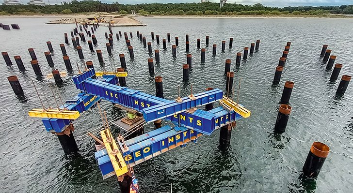 FOT. 1. | Obciążenie statyczne pala w ramach realizacji fundamentów terminala LNG w Świnoujściu