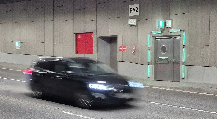 Tunele S52 z podniesionym limitem prędkości: 100 zamiast 80 km/h. Fot. GDDKiA; kadr