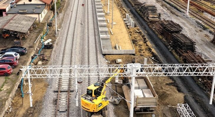 Krosno: prace w związku z przebudową linii nr 108. Fot. PKP PLK; kadr
