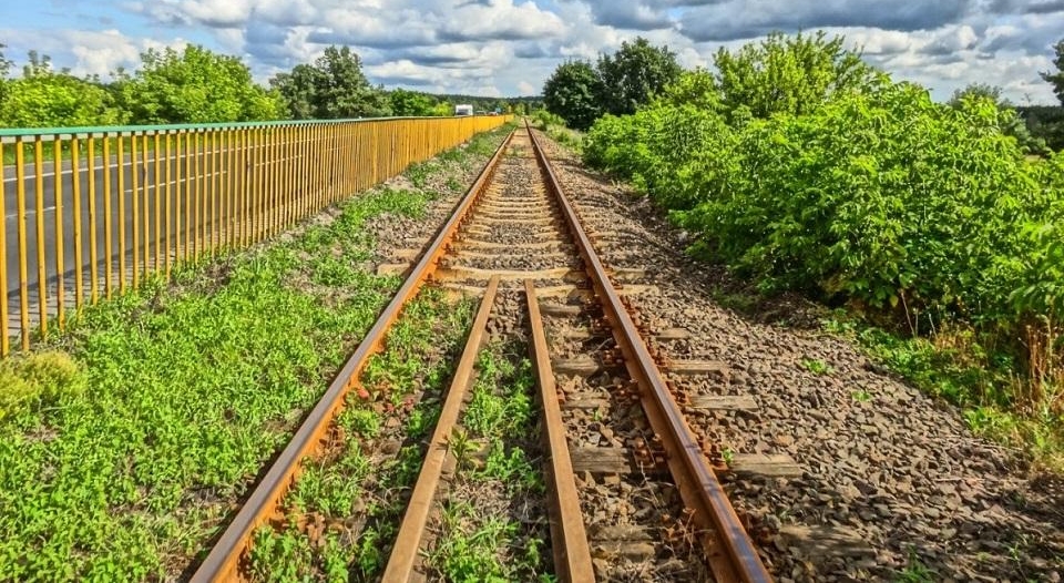 Jest umowa na 660 mln EUR kredytu na projekty kolejowe. Fot. Pxhere.com