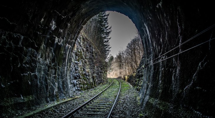 Małopolska: wiemy, gdzie powstanie 13 tuneli kolejowych. Fot. YunJun CHO/Shutterstock