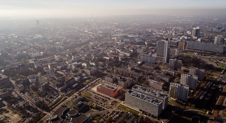 Śląsk wyda 100 mln zł na poprawę jakości powietrza. Fot. plantic / Shutterstock
