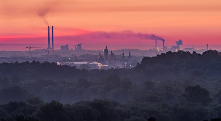 Kraków: doradcy zachęcą nieprzekonanych do wymiany pieców. Fot. Tomasz Mazon / Shutterstock