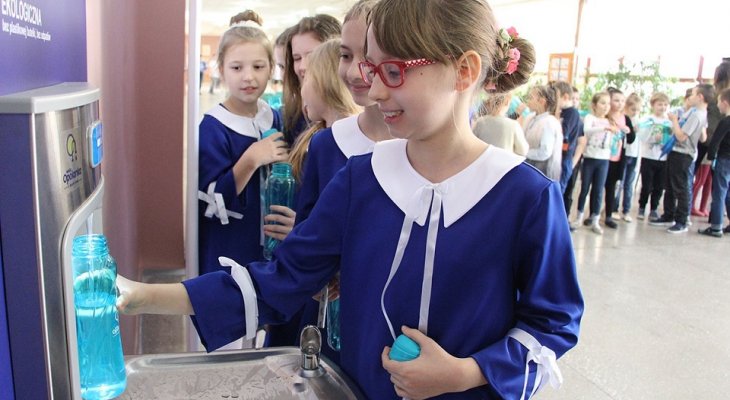 Opole: w szkole będą pić wodę z kranu. Fot.  Wodociągi i Kanalizacja  w Opolu