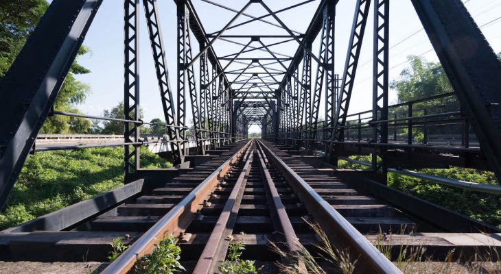 Ile jest mostów kolejowych w Polsce? Fot. noppasit TH/Shutterstock