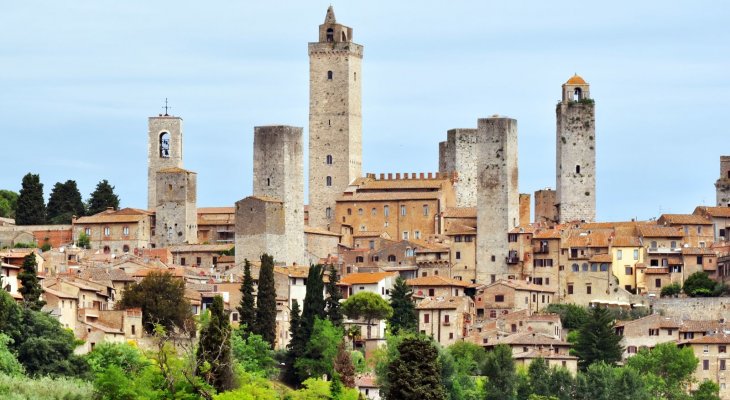 Runęły mury średniowiecznego miasteczka w Toskanii. Fot. Malachit/Shutterstock
