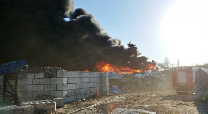 Siemianowice Śląskie: pożar na składowisku odpadów. Fot. UM Siemianowice Śląskie