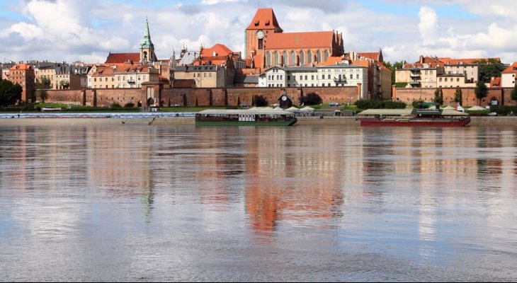 Otwarcie przeprawy promowej Toruń–Bydgoszcz wiosną 2019 r. Fot. Tupungato / Shutterstock