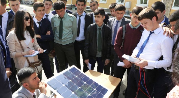 Studenci AGH zbudowali lampę solarną w stolicy Tadżykistanu. Fot. AGH