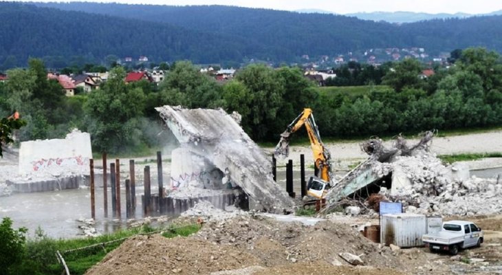 Nowy Sącz: kończy się rozbiórka mostu Heleńskiego. Fot. UM Nowy Sącz