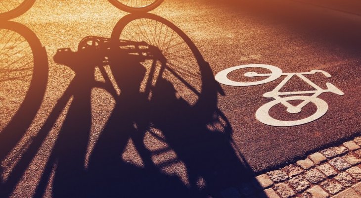 W rankingu miast przyjaznych rowerzystom prowadzi Warszawa. Fot. igorstevanovic / Shutterstock