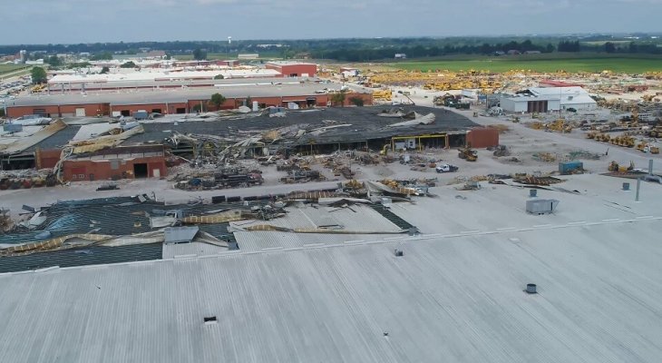 Zniszczona fabryka Vermeer Corp. w Pelli, Iowa, USA. Fot. Trenchless Technology