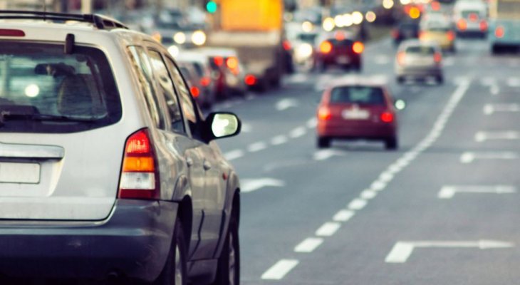 Czy na polskich drogach będzie bezpieczniej? Kierowcy będą mogli nauczyć się poruszać kulturalnie. Fot. ddisq/Shuttestock