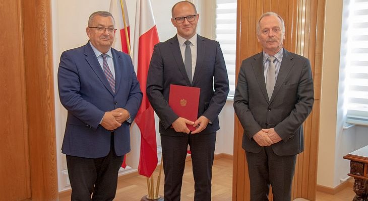 Od lewej: minister infrastruktury Andrzej Adamczyk, p.o. Generalnego Dyrektora Dróg Krajowych i Autostrad Tomasz Żuchowski, wiceminister infrastruktury Marek Chodkiewicz. Fot. Ministerstwo Infrastruktury