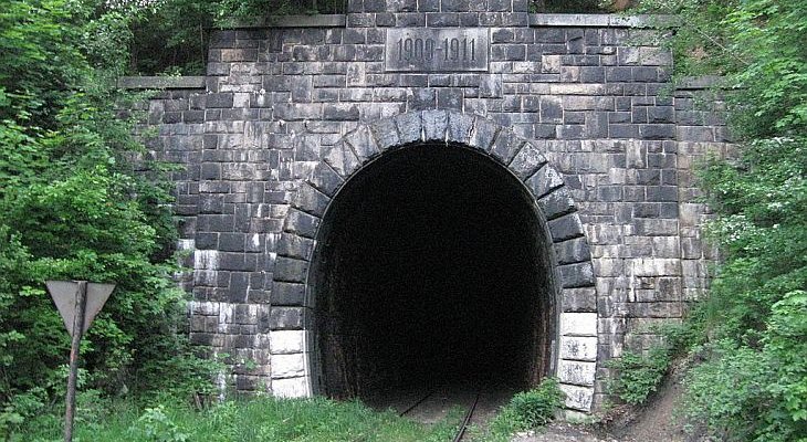 Tunel pod Małym Wołowcem, jeden z najdłuższych tuneli wykonanych w Polsce metodą drążenia. Fot. Mateusz Małkowski/Wikimedia Commons