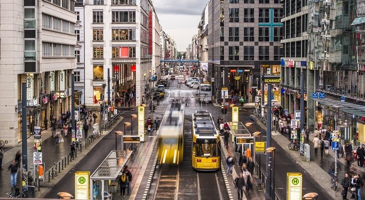 Friedrichstraße – jedna z najpopularniejszych ulic w Berlinie. Fot. ESB Professional / Shutterstock