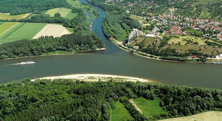 Ujście Morawy do Dunaju w Bratysławie. Fot. Jaroslav Kubec / Wikipedia Commons