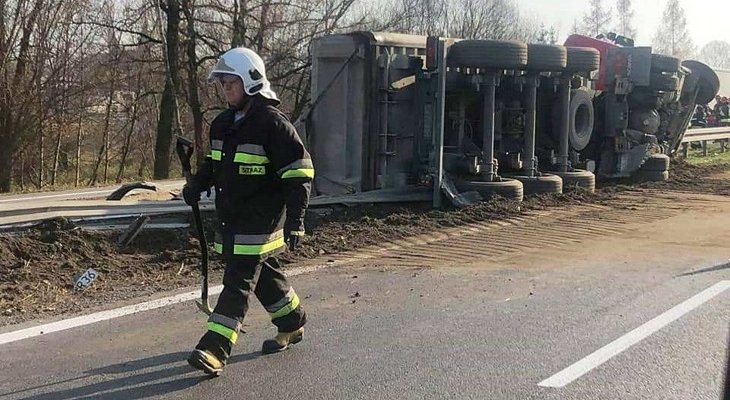 Wypadek ciężarówki w Głogoczowie. Fot. Facebook.com/112malopolska