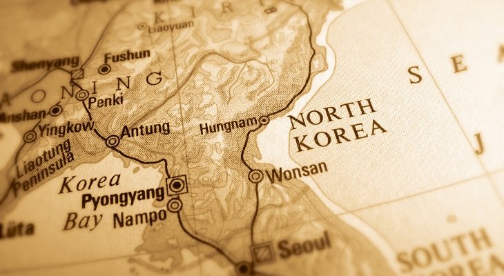 Jedną z przeszkód w rozpoczęciu budowy dróg i linii kolejowych w państwach koreańskich są sankcje nałożone na Koreę Północną. Fot. Sean Gladwell / Adobe Stock