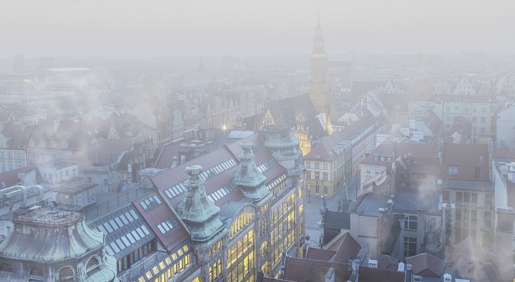Smog we Wrocławiu. Fot. Piotr Mitelski / Adobe Stock