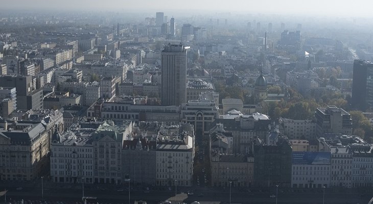 Warszawa jest jednym z najbardziej zanieczyszczonych miast regionu. Fot. Krzysztof / Adobe Stock