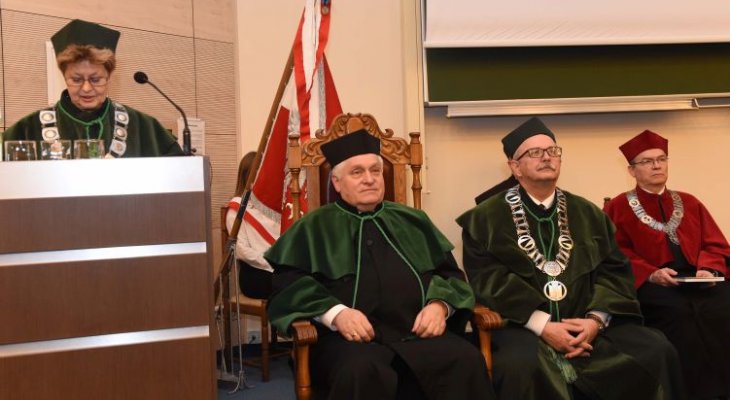 Nadanie tytułu doktora honoris causa Politechniki Świętokrzyskiej prof. dr. hab. inż. Kazimierzowi Furtakowi. Fot. Jan Zych