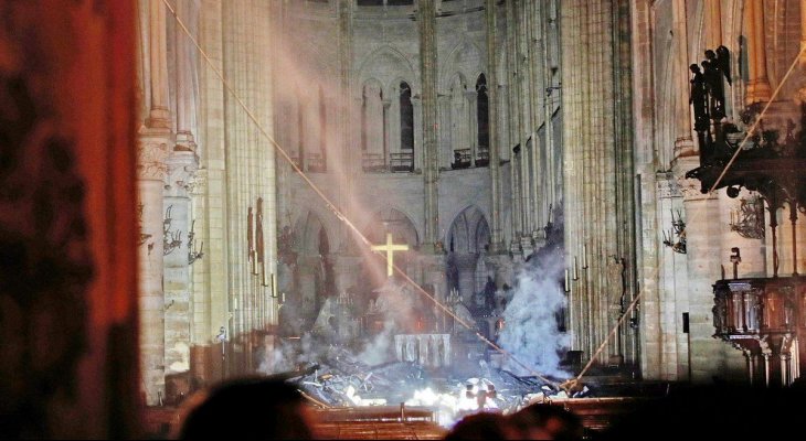 Płonąca katedra Notre-Dame. Fot. M_Sa/Twitter