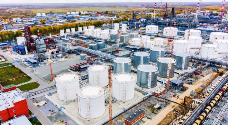 Rafineria ropy w Tiumeniu. Fot. Aikon/Adobe Stock