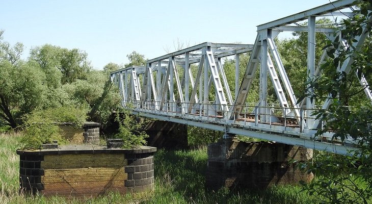 Widok na polskie przęsła mostu z 1930 r. Fot. Igor Szakowski, Związek Parków Krajobrazowych Województwa Zachodniopomorskiego