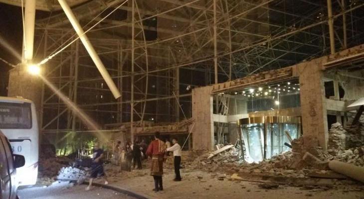 Hotel zniszczony w wyniku trzęsienia ziemi w Chinach Fot. news.xinhuanet.com