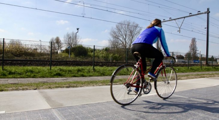 Solarna ścieżka rowerowa w Holandii. Fot. SolaRoad