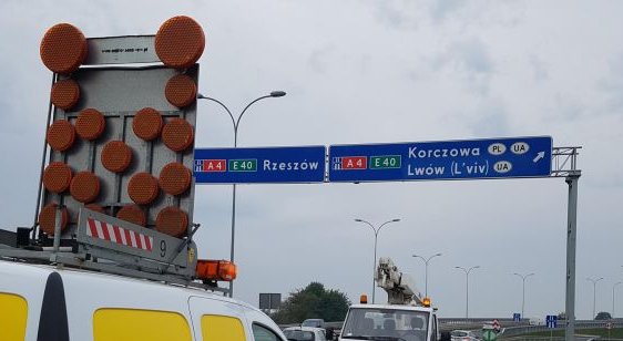 Nowe nazwy miast na znakach drogowych. Fot. Ministerstwo Infrastruktury
