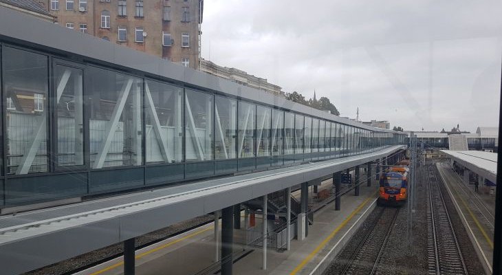 Kładka nad peronem na stacji Szczecin Główny. Fot. PKP PLK