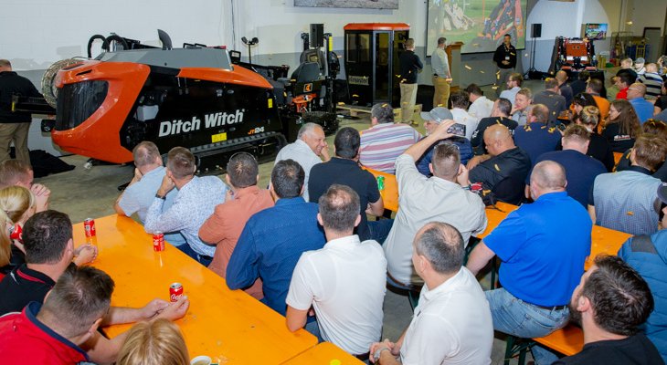 Premiera wiertnicy JT24. Spotkanie klientów, dostawców i pracowników firmy Ditch Witch® w Barcelona Support Center 2019. Fot. inzynieria.com